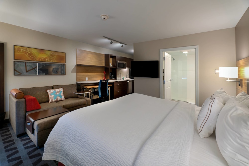 TownePlace Suites by Marriott Milwaukee Oak Creek - photo 10
