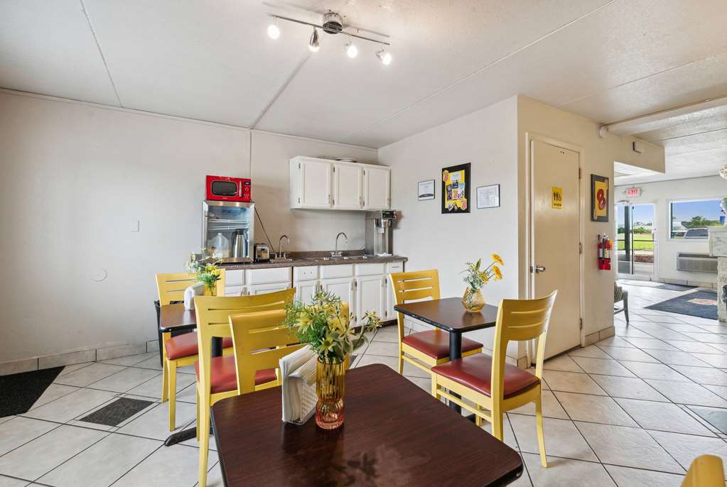 Super 8 by Wyndham Millbury Toledo - photo 40