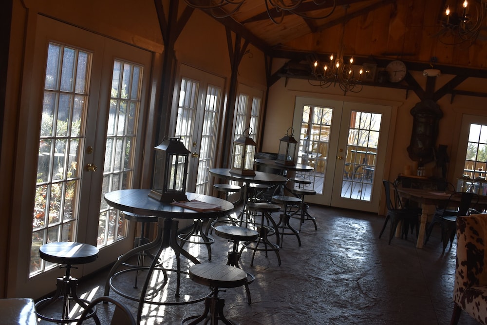 Bear Creek Lodge Cabin Resort - photo 103