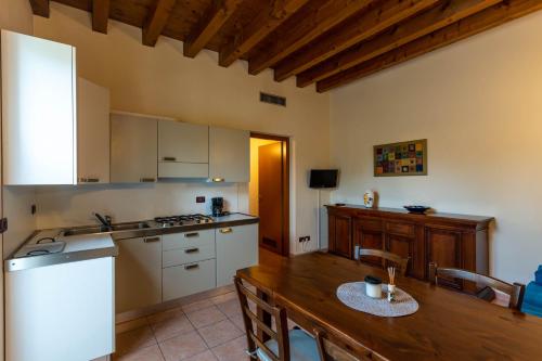 Agriturismo Corte Salandini — 4-Star Luxury Hotel in Ponti Sul Mincio, Italy