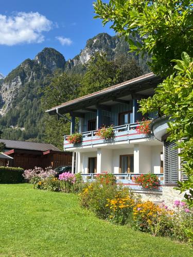 Aparthotel Hochfeld in Schoenau Am Koenigssee, Germany