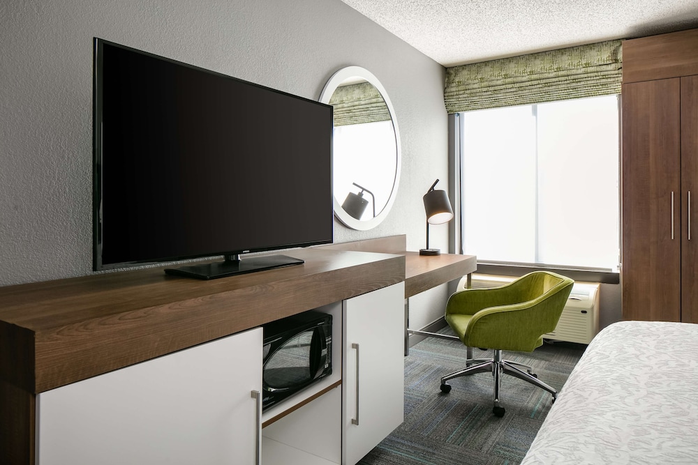 Hampton Inn Iowa City Coralville - photo 7