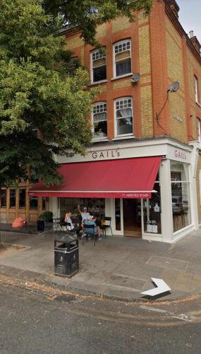 Abeville Village Apartment — 4-Star Luxury Hotel in London, United Kingdom