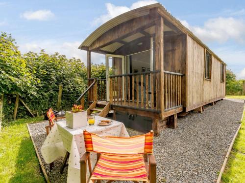 1 Bed in Narberth 88421 - last minute hotel in Jeffreyston