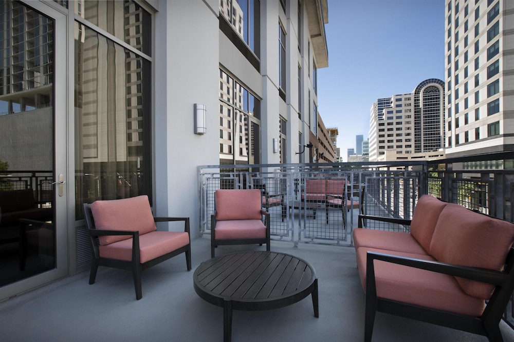 Hampton Inn & Suites Austin @ The University Capitol - photo 23