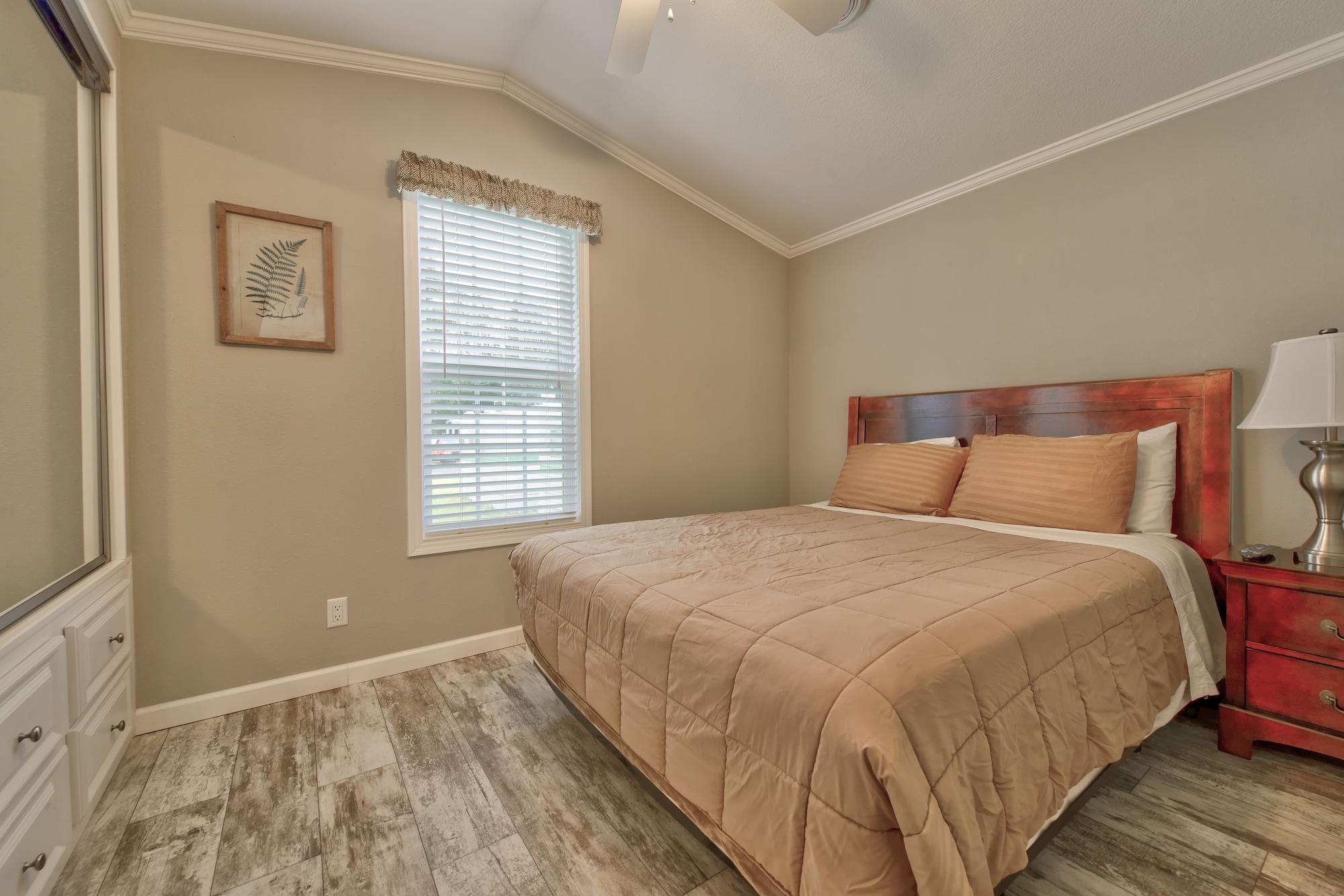 Club Naples RV Resort - photo 9