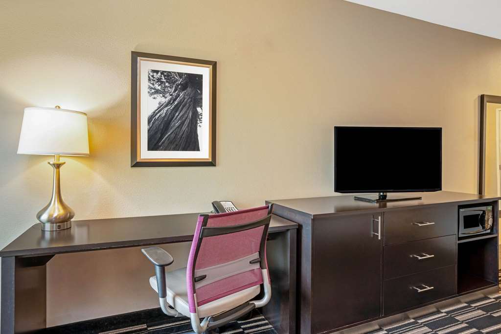 La Quinta Inn & Suites by Wyndham Tumwater Olympia - photo 20