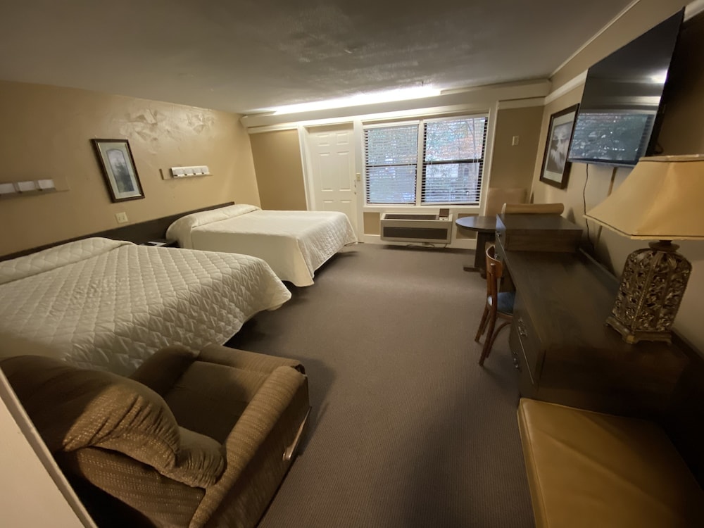 Carr's Northside Motel and Cottages - photo 6