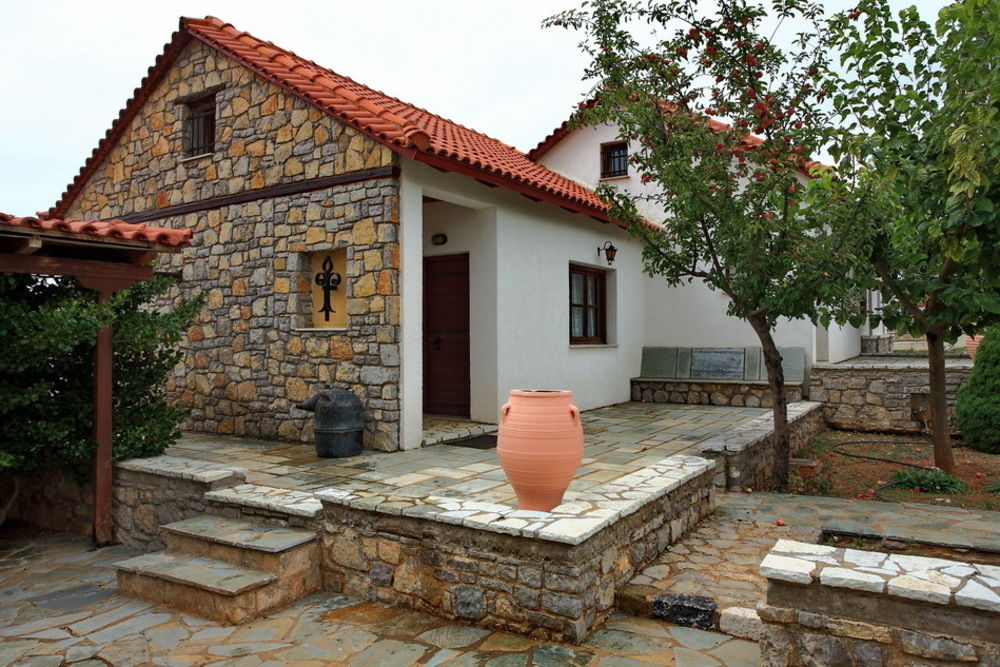 Alexander Resort - carbon neutral hotel in Arachova