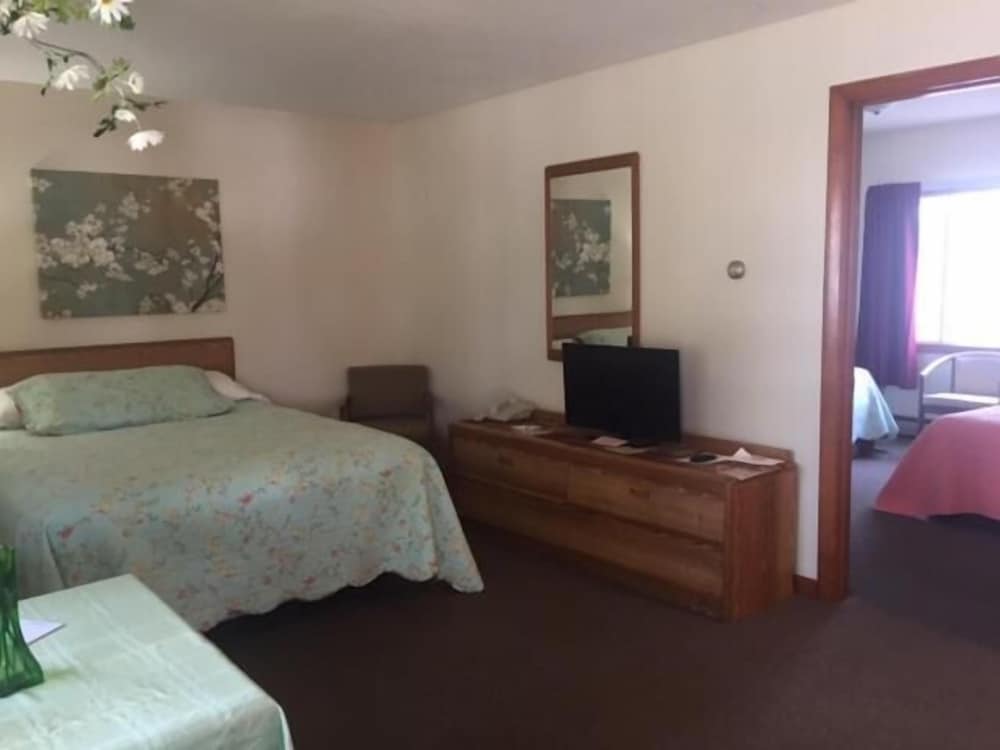 Milford Motel On the River - photo 4