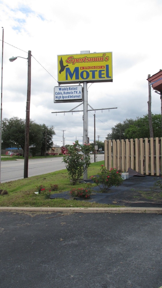 Sportsman Motel - photo 13