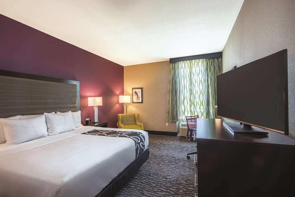 La Quinta Inn & Suites by Wyndham Memphis Downtown - photo 23