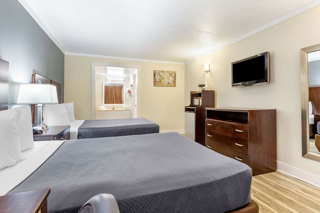Econo Lodge Conway Central - photo 10