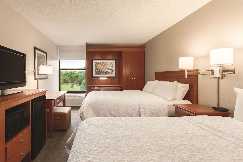 Hampton Inn Des Moines Airport - photo 11