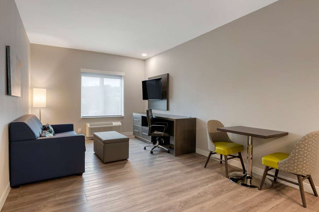 MainStay Suites Cincinnati University Uptown - photo 18