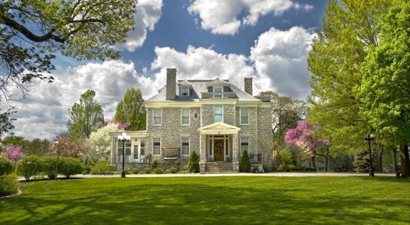 Hawthorn A Bed & Breakfast — 4-Star Luxury Hotel in Independence, United States