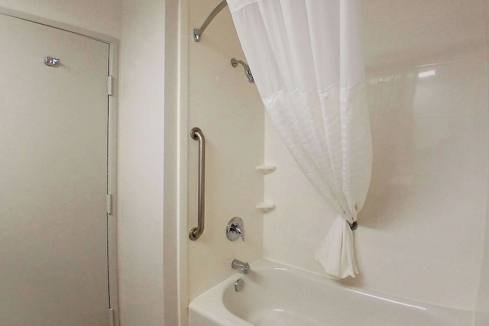 Comfort Inn Marion near Downtown & Blue Ridge PKWY - photo 24