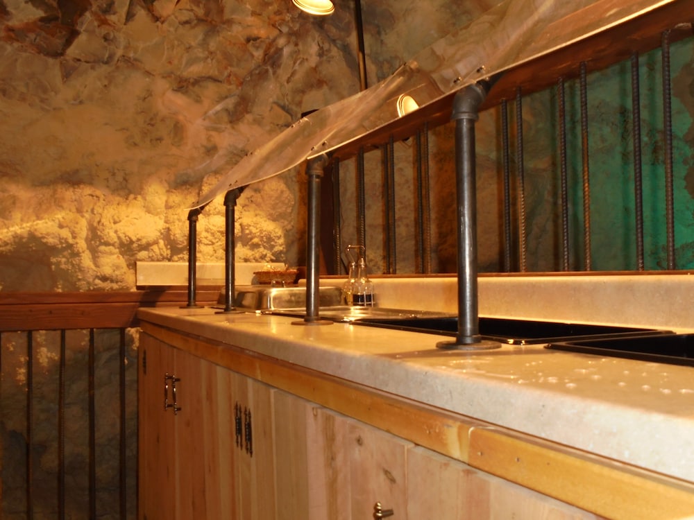 Grand Canyon Caverns Inn - photo 46