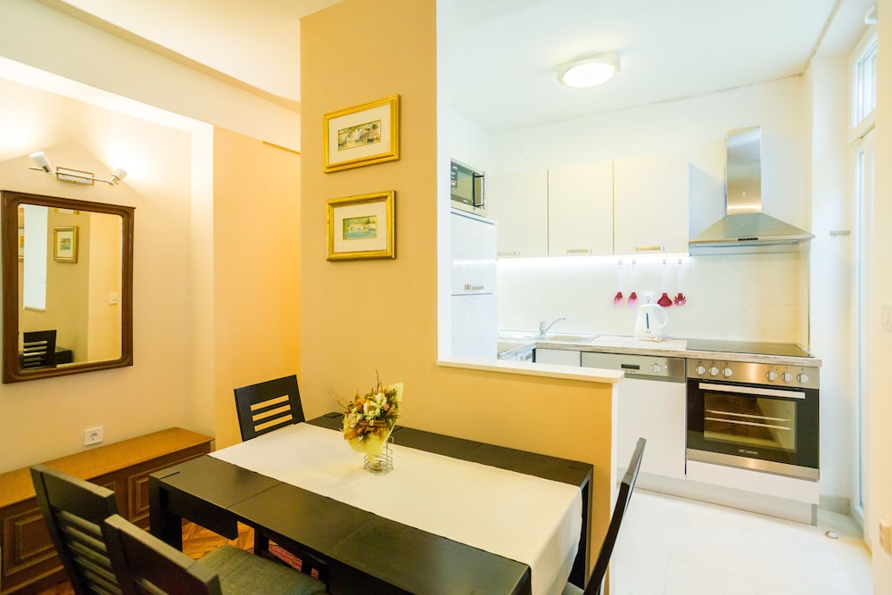 Ivana's Central Suites