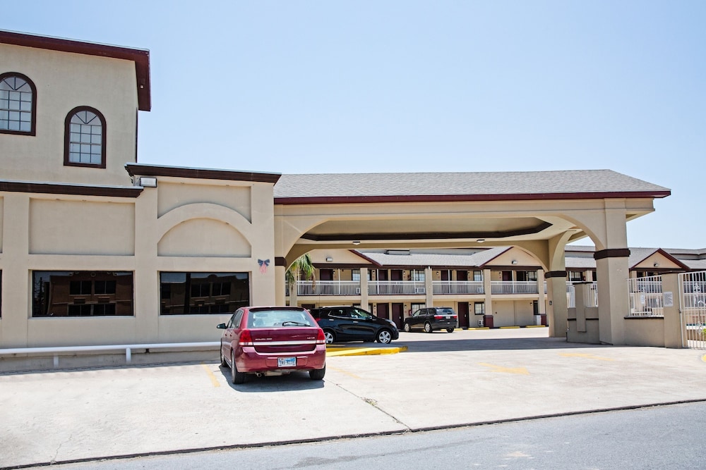 OYO Hotel McAllen Airport South - photo 68