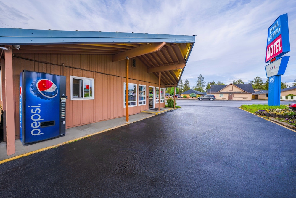 Royal Gateway Motel By OYO - photo 60