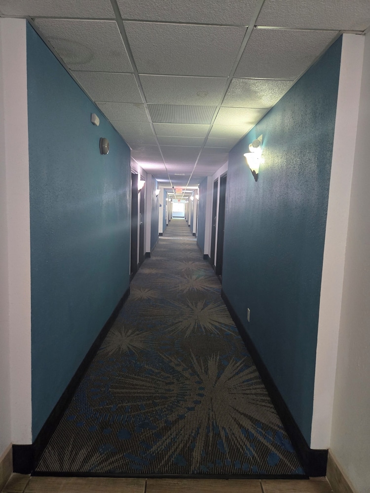Days Inn by Wyndham Portage Cascade Mountain area - photo 76