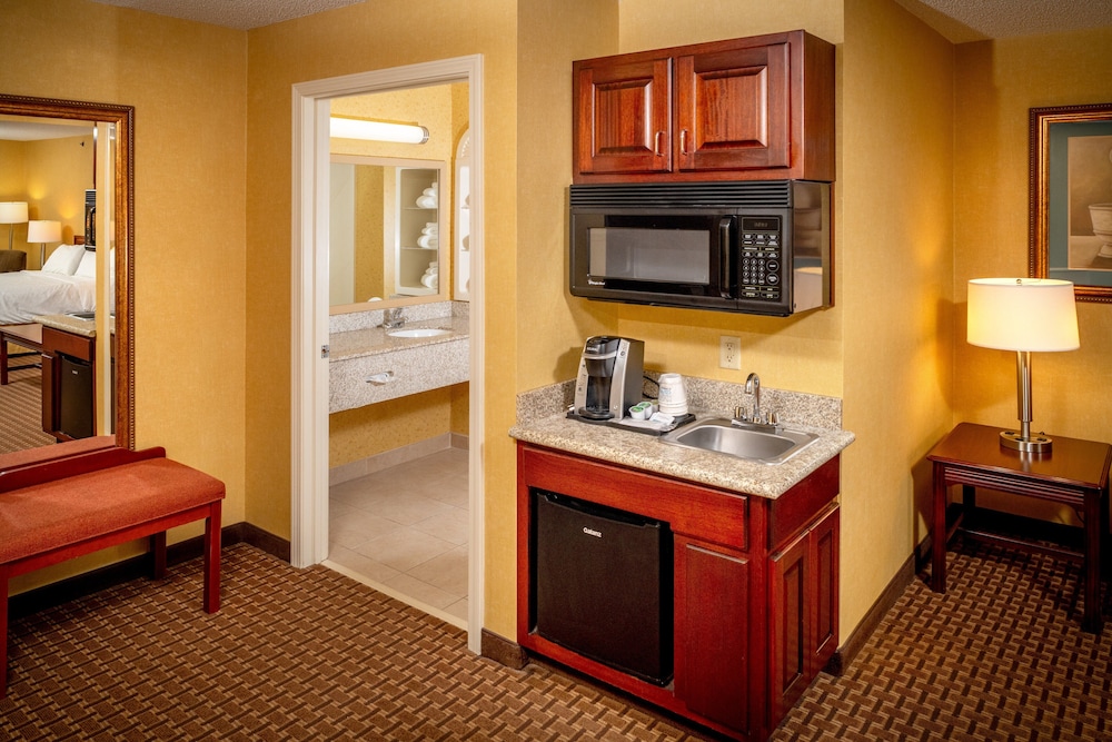 Holiday Inn Express Hotel & Suites Hazard by IHG - photo 23
