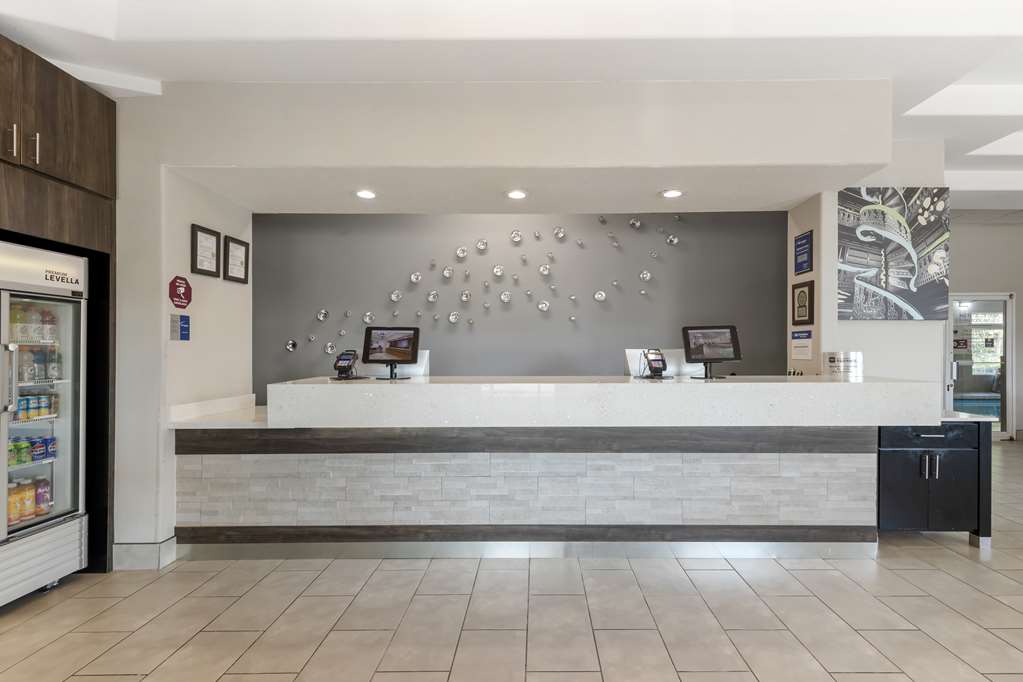 Best Western Plus Des Moines West Inn & Suites - photo 11