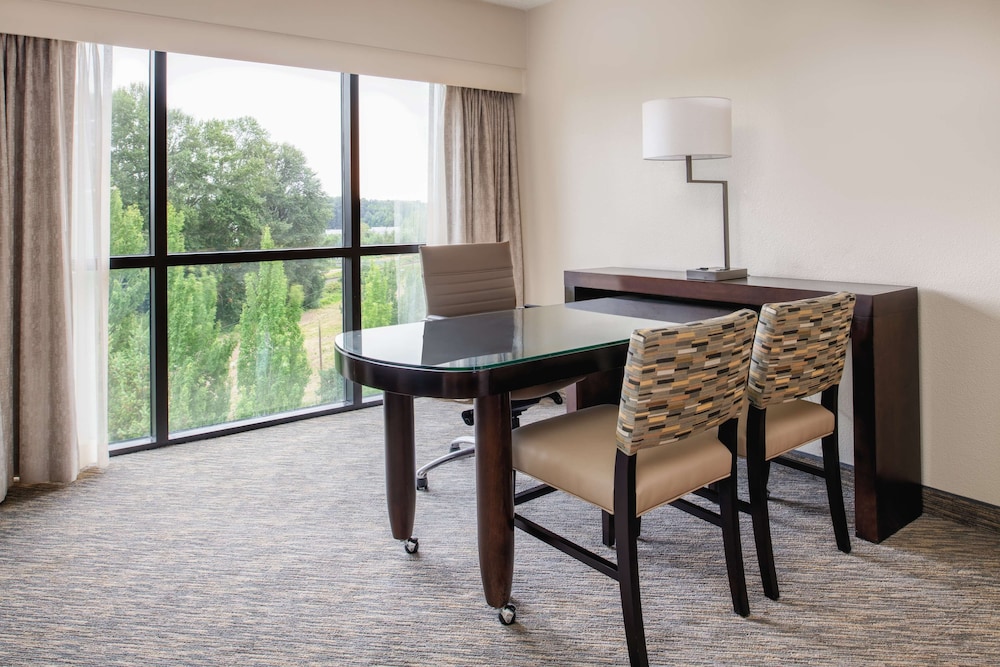 Embassy Suites by Hilton Seattle Tacoma International Airport - photo 12