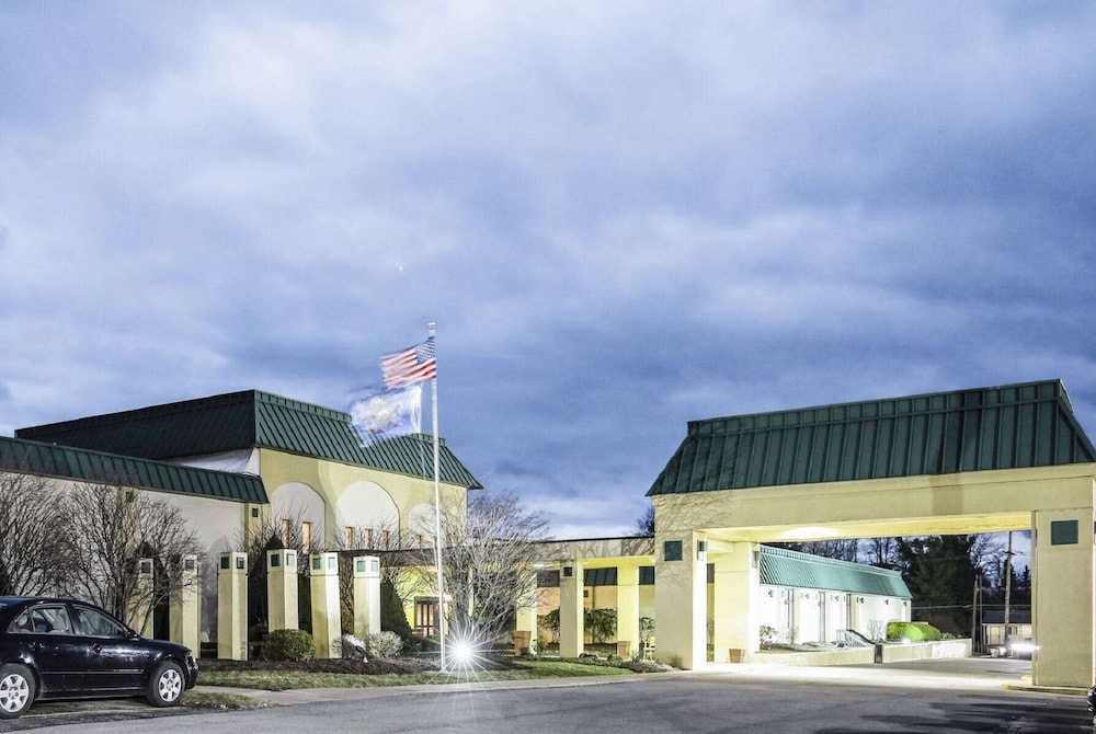Ramada by Wyndham Indiana - photo 2