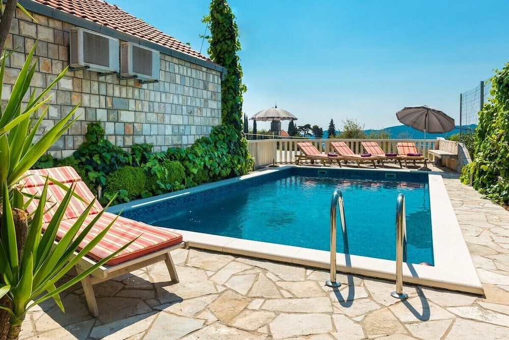 Villa Mia — 4-Star Luxury Hotel in Dubrovnik, Croatia