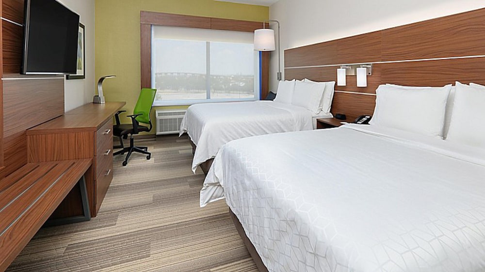 Holiday Inn Express Hotel & Suites Mount Pleasant by IHG - photo 9