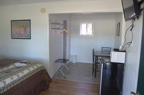 Newport Antler Motel - photo 11