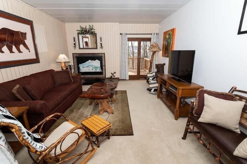 Cozy Seven Springs 1 Bedroom Condo with Private Deck condo — 4-Star Luxury Hotel in Painesville, United States