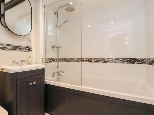 Pendle Hill Barley 17th Century 2 bed bath period cottage — 4-Star Luxury Hotel in Barrowford, United Kingdom