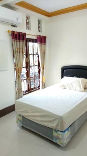 Private Bali Artifac GuestHouse — 4-Star Luxury Hotel in Singaraja, Indonesia