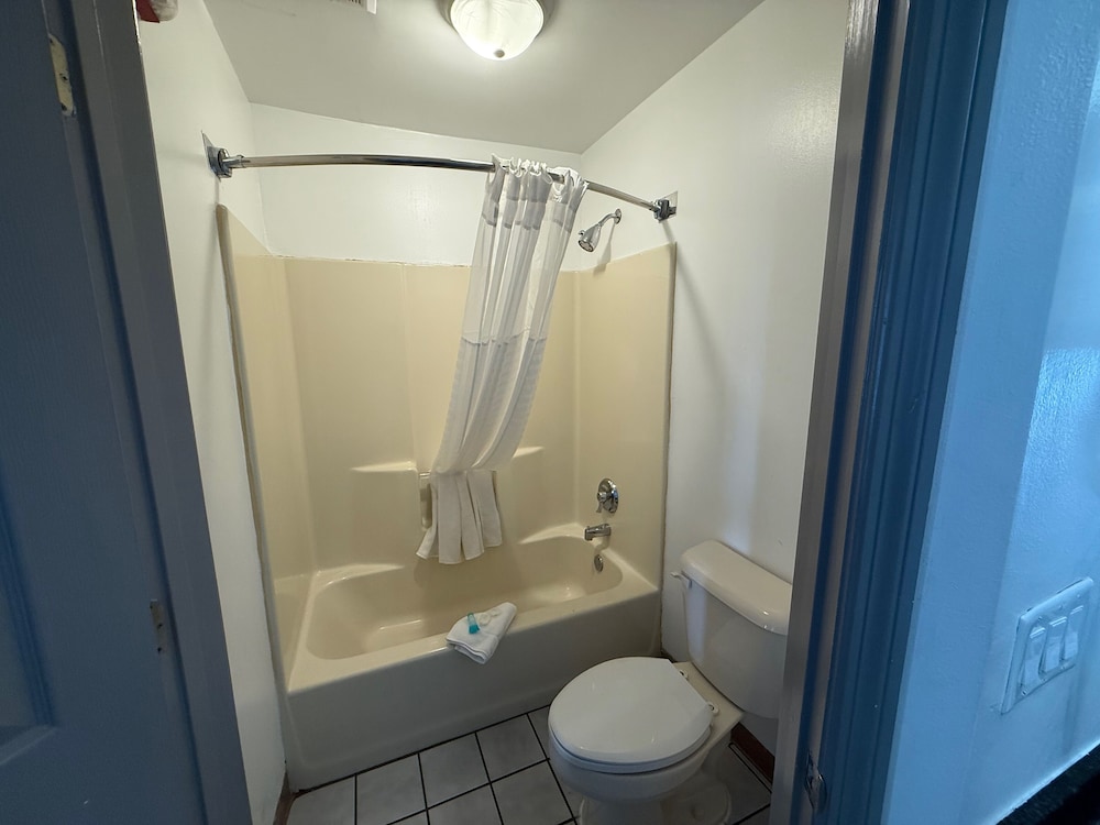 Baymont By Wyndham Roanoke Rapids - photo 22