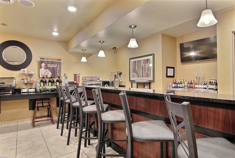 Cobblestone Inn & Suites Linton - photo 31