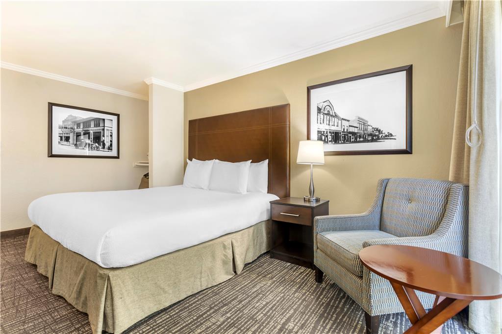 Best Western Plus Garden Court Inn - photo 18