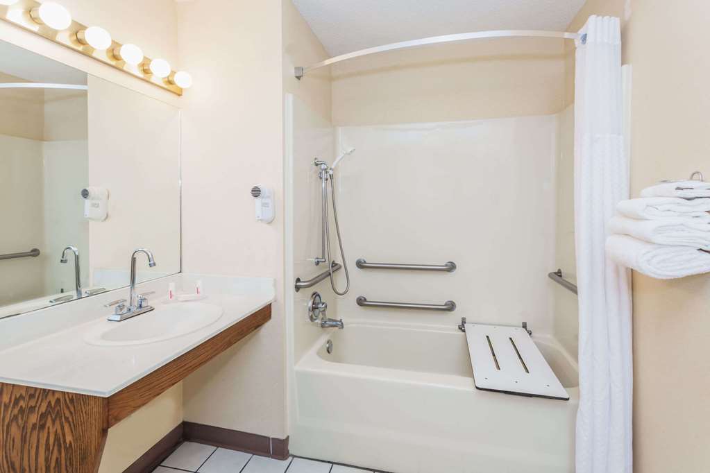 Baymont by Wyndham Valdosta at Valdosta Mall - photo 13