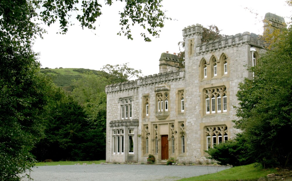 Ffarm Country House — 4-Star Luxury Hotel in Abergele, United Kingdom