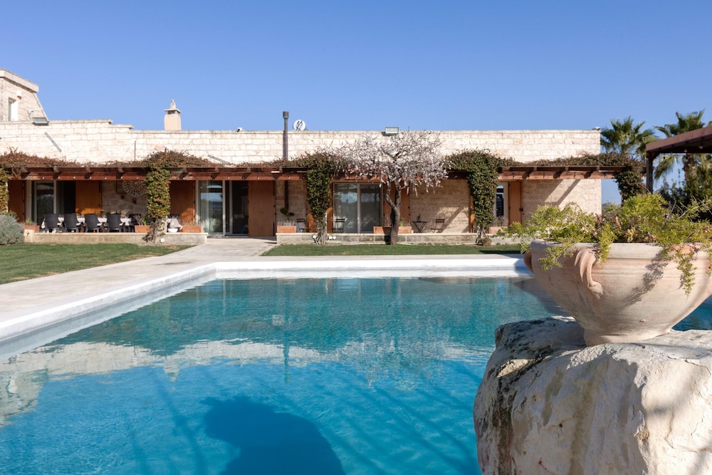 Masseria Misocampo With Garden And Pool — 4-Star Luxury Hotel in Calimera, Italy