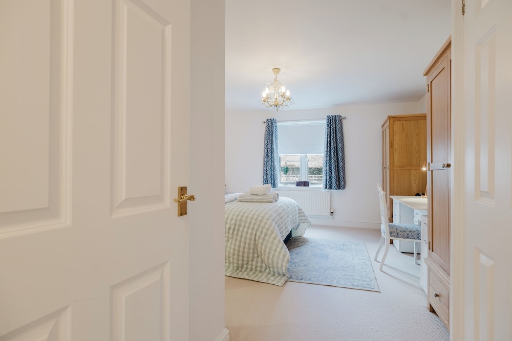Stylish Retreat with Garden in Tetbury — hotel in Tetbury