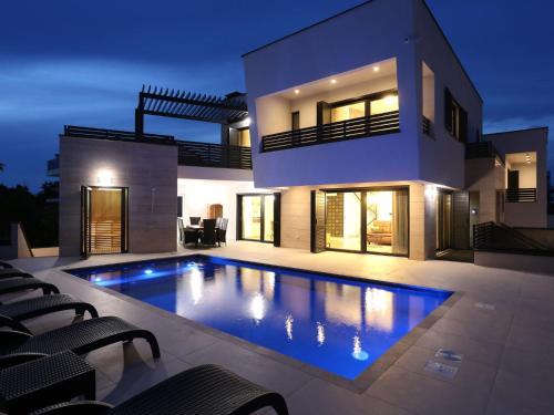 Holiday Home Villa Petra by Interhome — 4-Star Luxury Hotel in Privlaka, Croatia