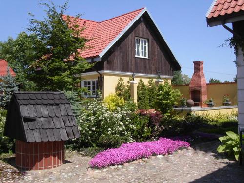 Willa Reglówka Stylowy dom Pachnący ogród — 4-Star Luxury Hotel in Nadarzyn, Poland