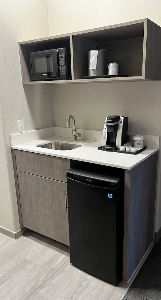 Holiday Inn Express & Suites Oklahoma City NW Quail Springs by IHG - photo 20