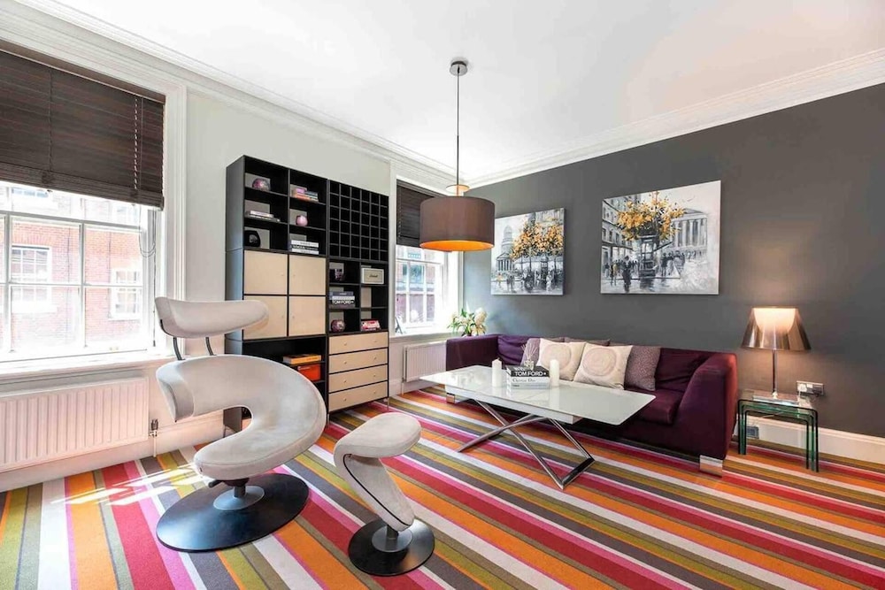 Designer Delight By Covent Garden Station — 4-Star Luxury Hotel in London, United Kingdom