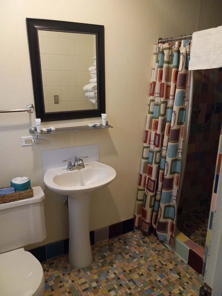 Cedar Falls Motel - photo 18