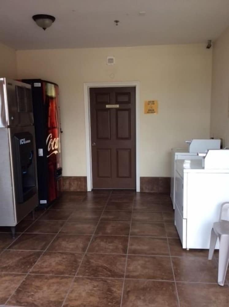 Texas Inn Weslaco - photo 55
