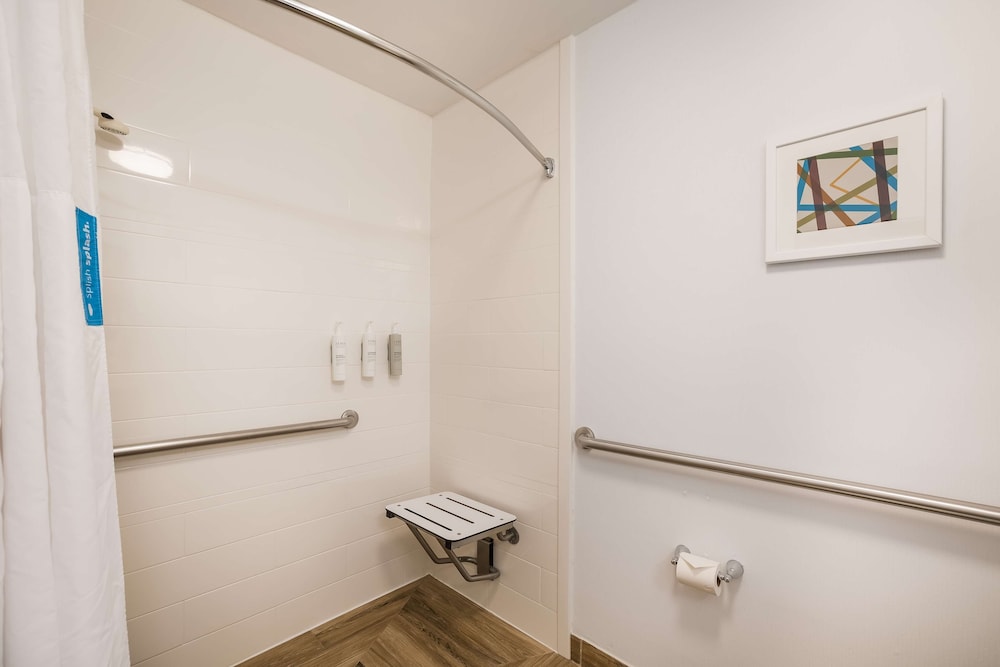 Hampton Inn McHenry - photo 27